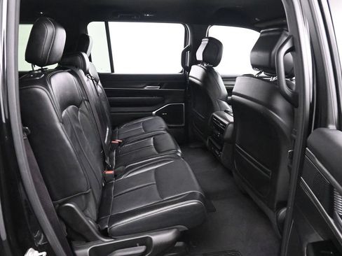 Used 2024 Jeep Wagoneer L Series II w/ Flexible Seating Group AWD/4WD image 21
