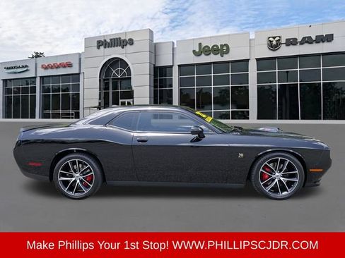 Certified 2022 Dodge Challenger R/T Scat Pack w/ Shaker Package RWD image 2