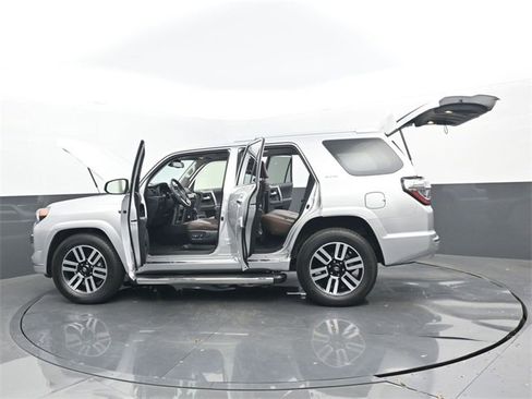 Used 2022 Toyota 4Runner Limited image 33