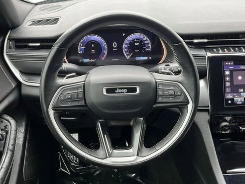 Used 2022 Jeep Grand Cherokee L Laredo image 11