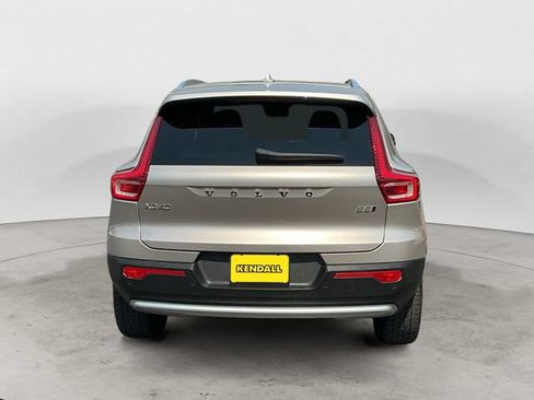 Used 2023 Volvo XC40 B5 Plus AWD/4WD image 6