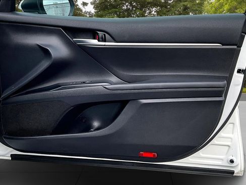 Used 2020 Toyota Camry LE image 31