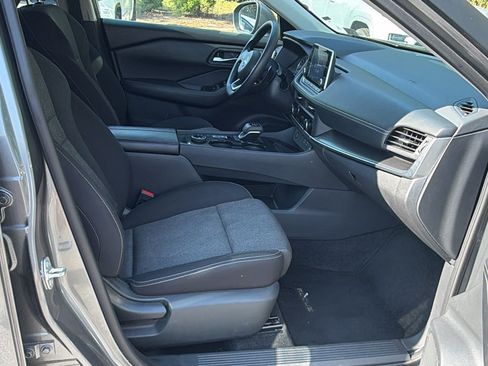 Used 2024 Nissan Rogue SV AWD/4WD image 17