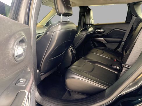 Used 2019 Jeep Cherokee Limited AWD/4WD image 9