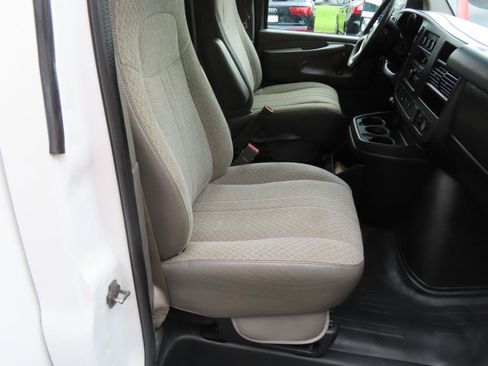 Used 2015 Chevrolet Express 3500 RWD image 18