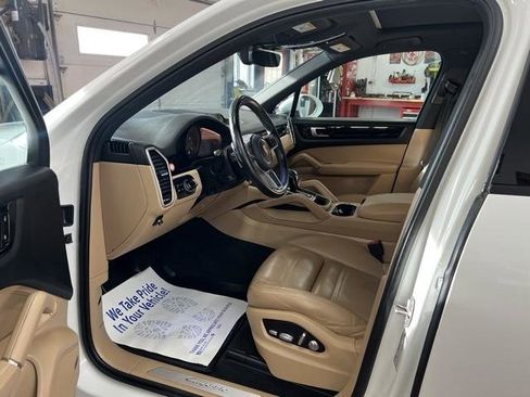 Used 2020 Porsche Cayenne AWD/4WD image 6