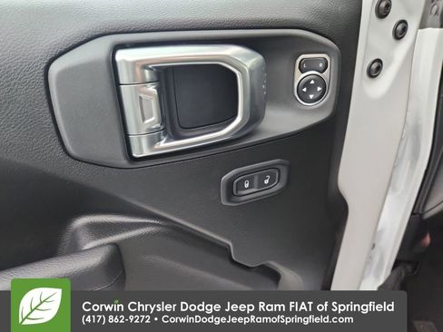 Used 2025 Jeep Wrangler Sport image 21