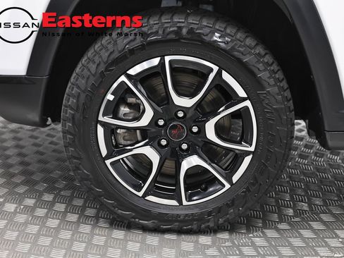 Used 2025 Jeep Compass Trailhawk w/ Trailer Tow Group AWD/4WD image 31