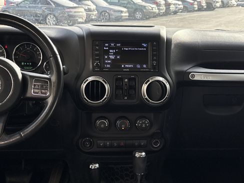 Used 2018 Jeep Wrangler Unlimited Rubicon w/ Cold Weather Group image 27