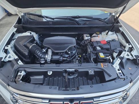 Used 2023 GMC Acadia SLT w/ Preferred Package FWD image 33