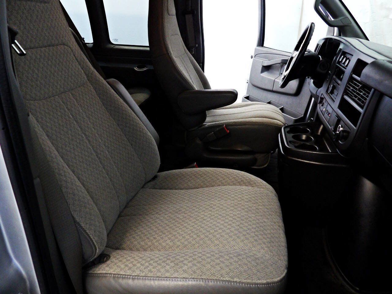 Used 2017 Chevrolet Express 2500 LS RWD image 12