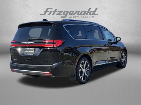 New 2026 Chrysler Pacifica Pinnacle image 5