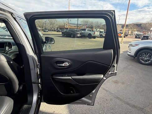 Used 2020 Jeep Cherokee Latitude Plus w/ Cold Weather Group image 25