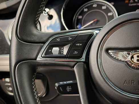 Used 2019 Bentley Bentayga AWD/4WD image 24