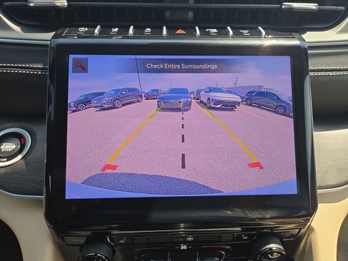 Used 2025 Jeep Grand Cherokee Limited RWD image 13