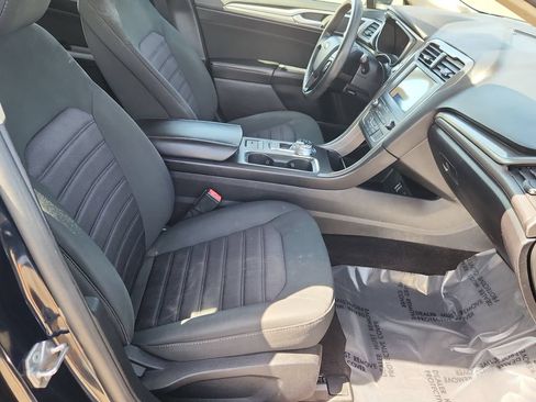 Used 2020 Ford Fusion SE FWD image 15