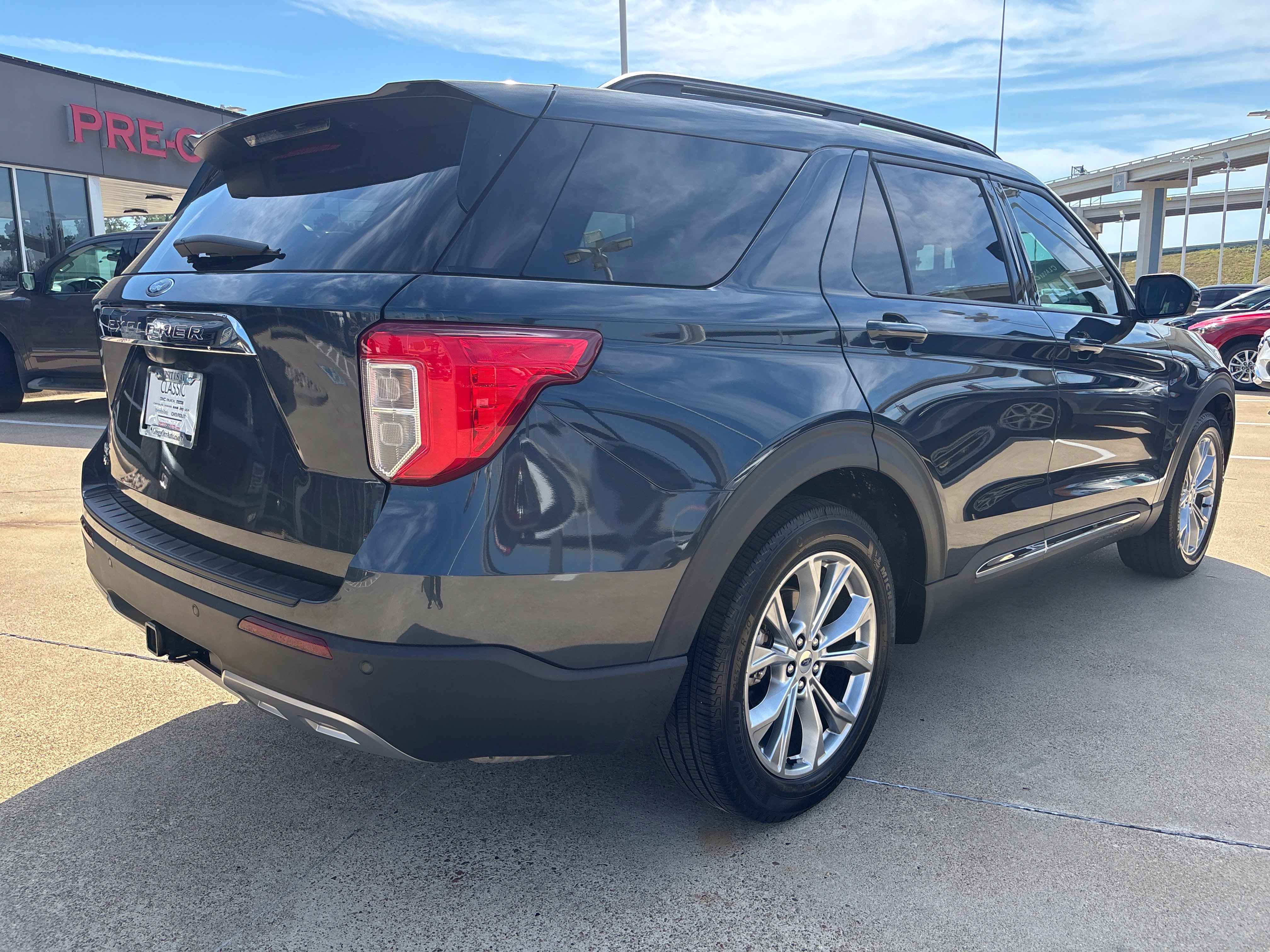 Used 2024 Ford Explorer XLT w/ Equipment Group 202A RWD image 13