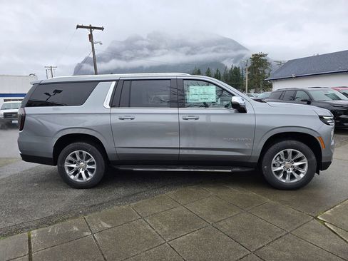 New 2026 Chevrolet Suburban Premier w/ Sun And Tow Package AWD/4WD image 4