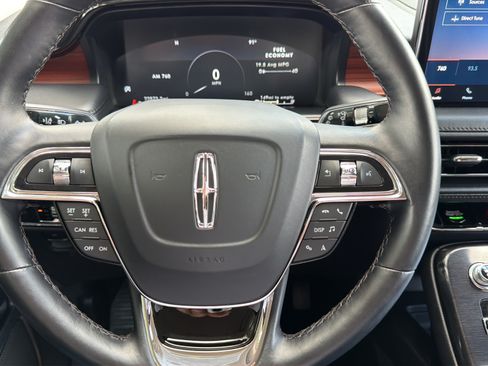 Used 2023 Lincoln Nautilus Reserve AWD/4WD image 17