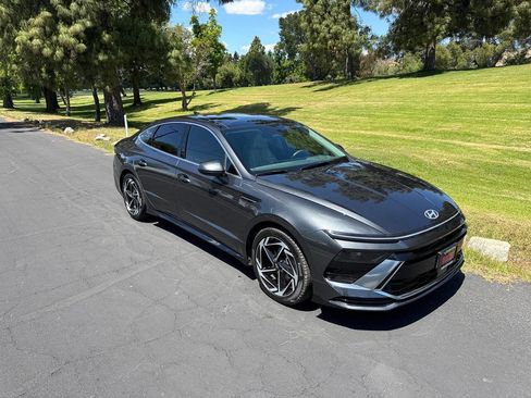Used 2024 Hyundai Sonata SEL w/ Convenience Package FWD image 2