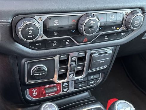 Used 2025 Jeep Wrangler Unlimited Rubicon image 20