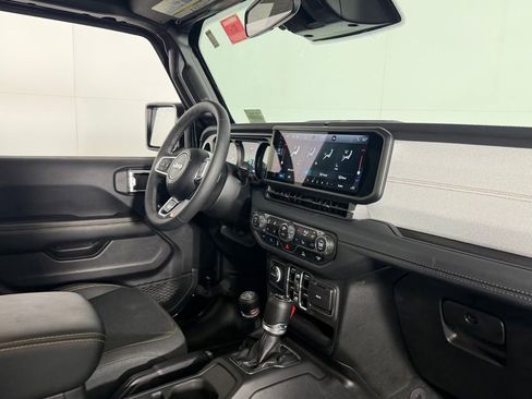 Certified 2025 Jeep Wrangler Unlimited Sahara AWD/4WD image 31