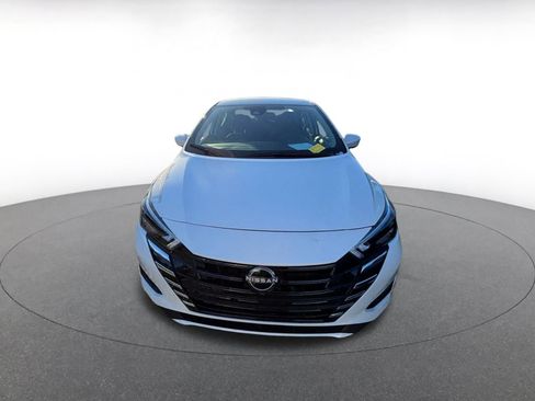 Used 2025 Nissan Versa SV image 2