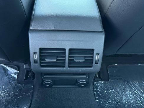 Used 2019 Jaguar XE Premium image 29