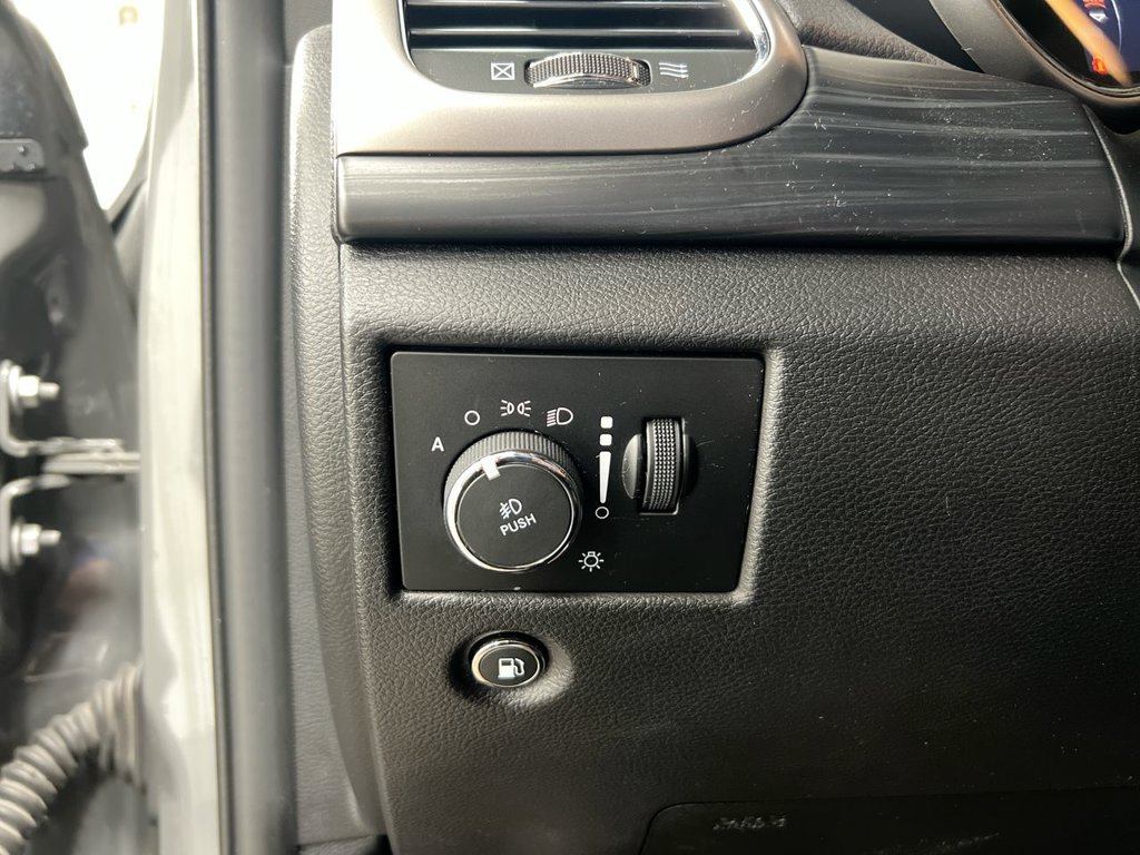 Used 2020 Jeep Grand Cherokee Altitude AWD/4WD image 19