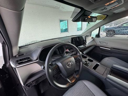Used 2024 Toyota Sienna LE image 13