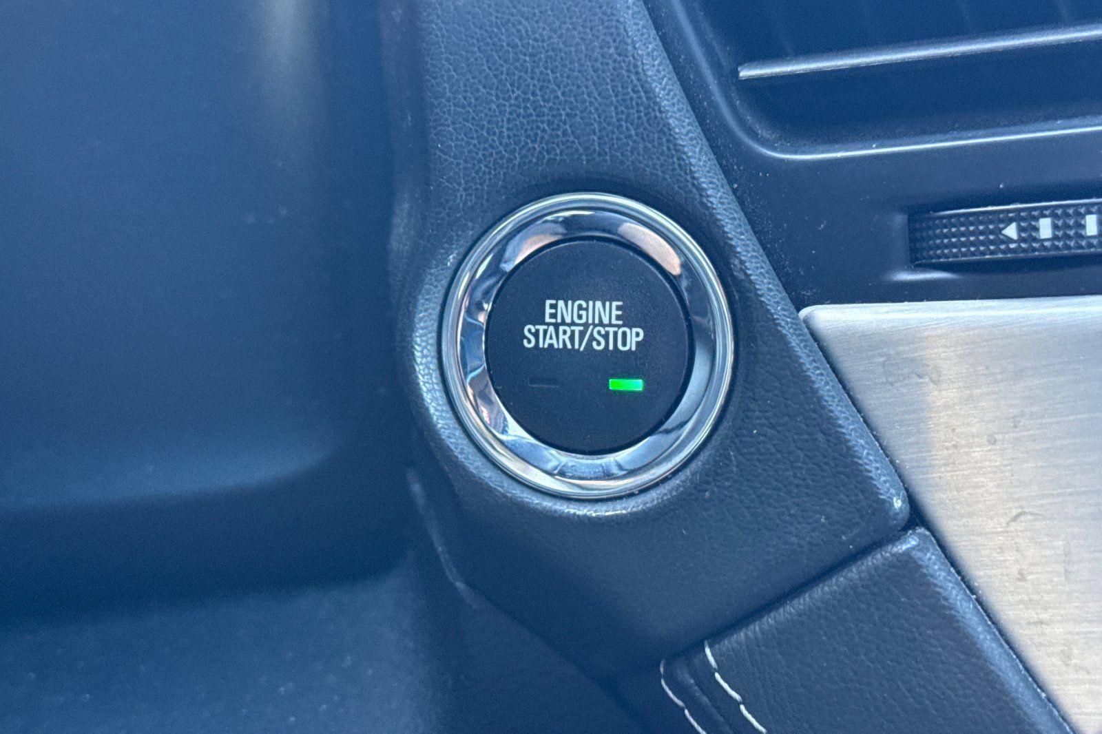 Used 2019 GMC Yukon Denali w/ Open Road Package AWD/4WD image 23