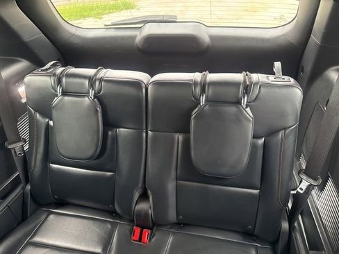 Used 2025 Ford Explorer ST-Line w/ ST-Line Street Pack AWD/4WD image 25