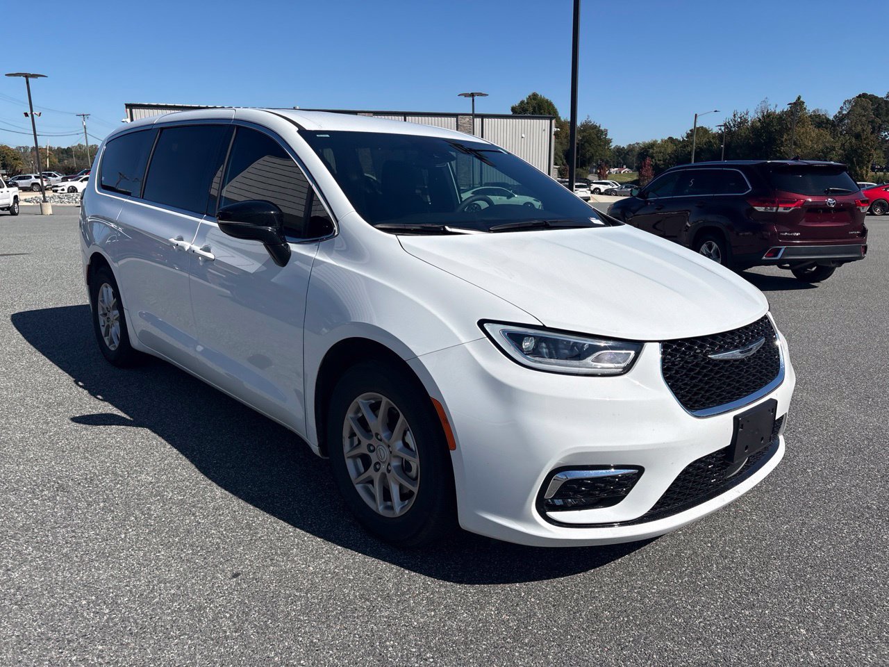 Used 2025 Chrysler Pacifica Select FWD image 11