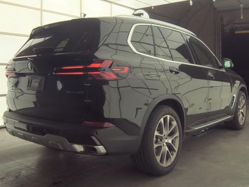 Used 2025 BMW X5 xDrive40i AWD/4WD image 3