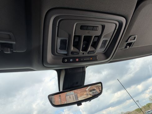 Used 2021 Chevrolet Silverado 2500 LTZ w/ LTZ Premium Package image 31