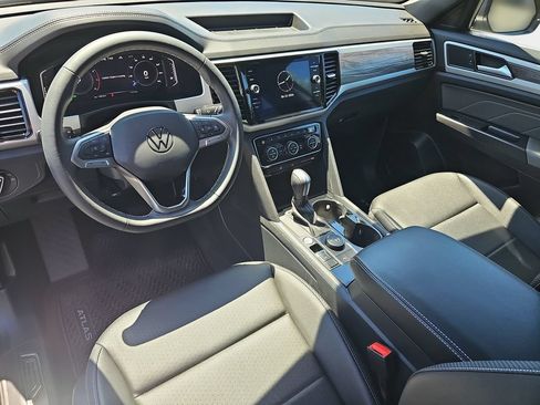 Used 2023 Volkswagen Atlas Cross Sport SE AWD/4WD image 19
