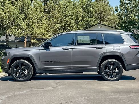 Used 2023 Jeep Grand Cherokee L Laredo AWD/4WD image 8