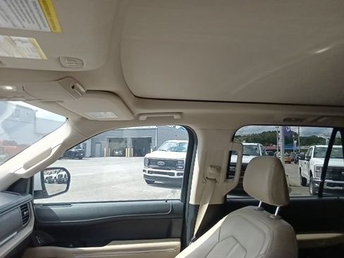 Used 2024 Ford Expedition Limited RWD image 14