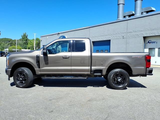 Used 2023 Ford F250 XLT w/ XLT Premium Package AWD/4WD image 2