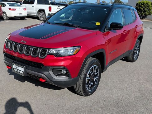 Used 2025 Jeep Compass Trailhawk AWD/4WD image 11