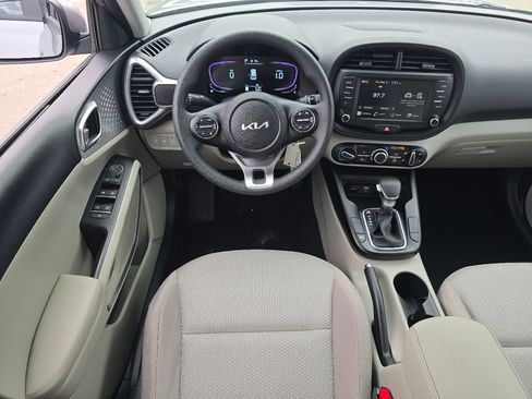 Used 2025 Kia Soul LX image 22