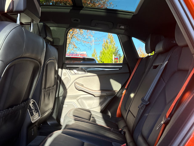 Used 2024 Porsche Macan S AWD/4WD image 21