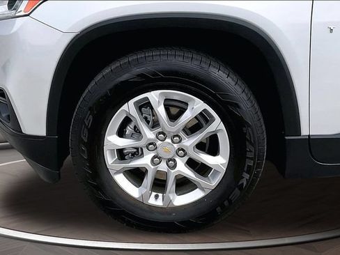 Used 2021 Chevrolet Traverse LS FWD image 8