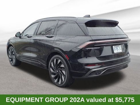 Used 2024 Lincoln Nautilus Reserve w/ Equipment Group 202A AWD/4WD image 3