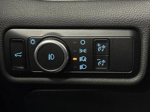 Used 2023 Ford Explorer XLT AWD/4WD image 25