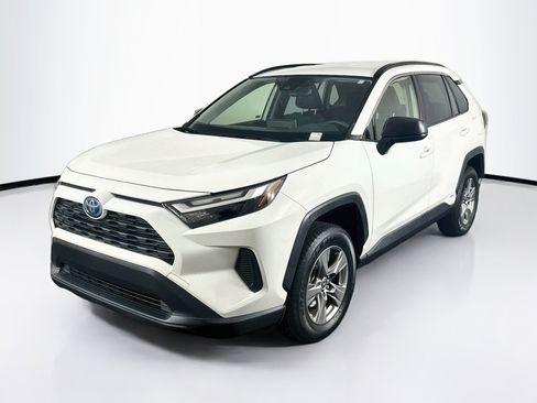 Used 2023 Toyota RAV4 LE AWD/4WD image 3
