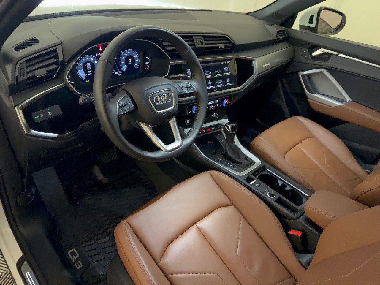 Used 2025 Audi Q3 2.0T Premium w/ Convenience Package AWD/4WD image 4