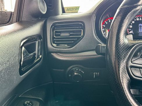 Used 2023 Dodge Durango GT image 37