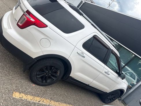 Used 2014 Ford Explorer XLT w/ Equipment Group 202A AWD/4WD image 4