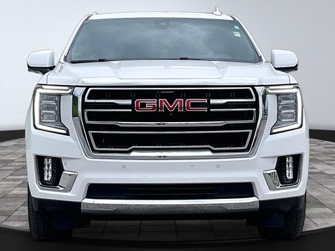 Used 2022 GMC Yukon XL SLT w/ SLT Luxury Package AWD/4WD image 3